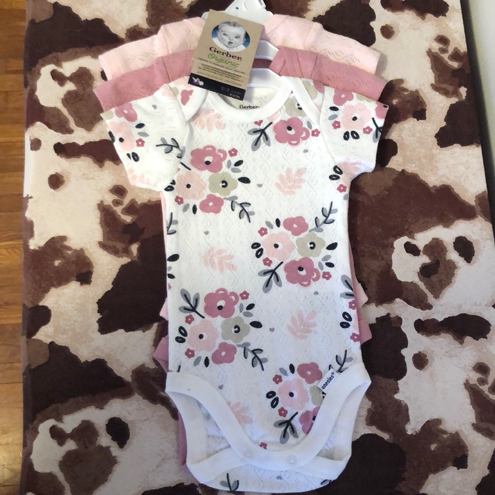NWT • Gerber • onesies (3)